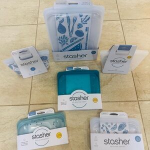 Stasher™ Silicone Reusable Flat 1/2 Gallon, 2-2 Cup Bowls, 1 sandwich & 2 snacks
